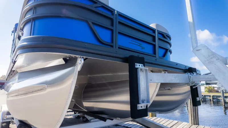 Slide: The Image of A 2026 Bennington 21 S CRUISE pontoon boat on a trailer by the water. - 3