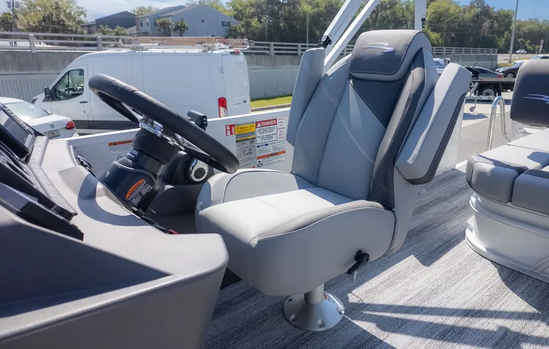 Slide: The Image of The helm of a 2026 Bennington 21 S Swingback with a cushioned captain's chair. - 15