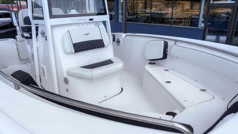 Slide: The Image of Tidewater 210 CC Adventure 2027 - 8