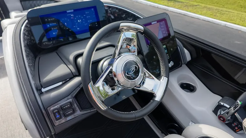 Slide: The Image of The image shows the helm of a Barletta Lusso 25UE boat with modern instruments. - 34