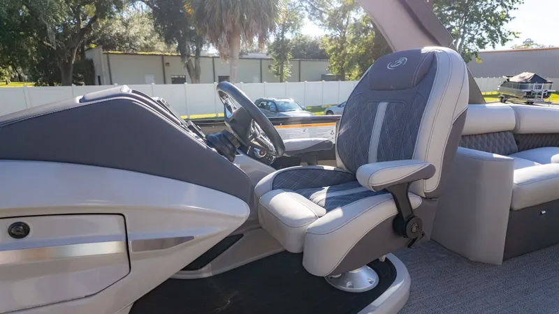 Slide: The Image of The image shows the helm of a 2024 Barletta Reserve Leggera 26MA with a cushioned captain's chair. - 23