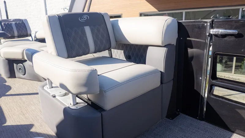 Slide: The Image of The 2024 Barletta Reserve Leggera 26MA features luxurious, cushioned seating with a modern design. - 14