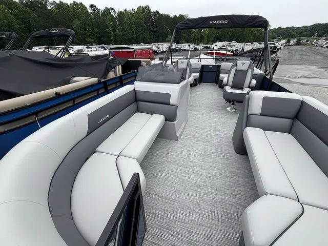 Slide: The Image of The image shows a Viaggio Lago V22U boat with gray upholstery and an open deck. - 24
