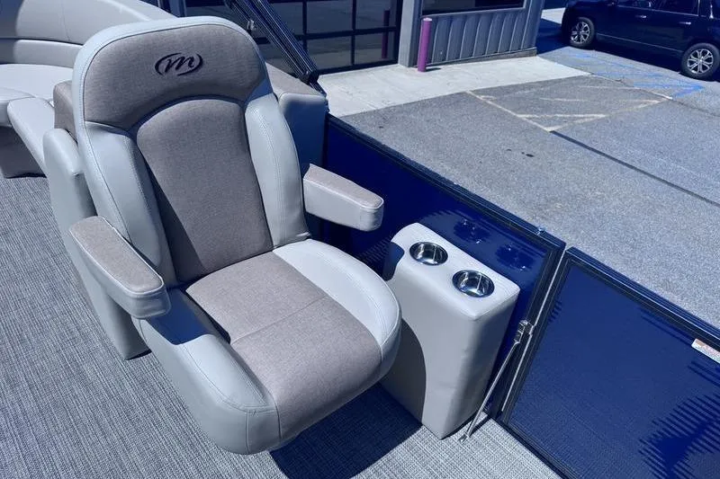 Slide: The Image of Luxurious seating on 2027 Manitou Aurora 23 RF SHP pontoon boat with cup holders. - 27