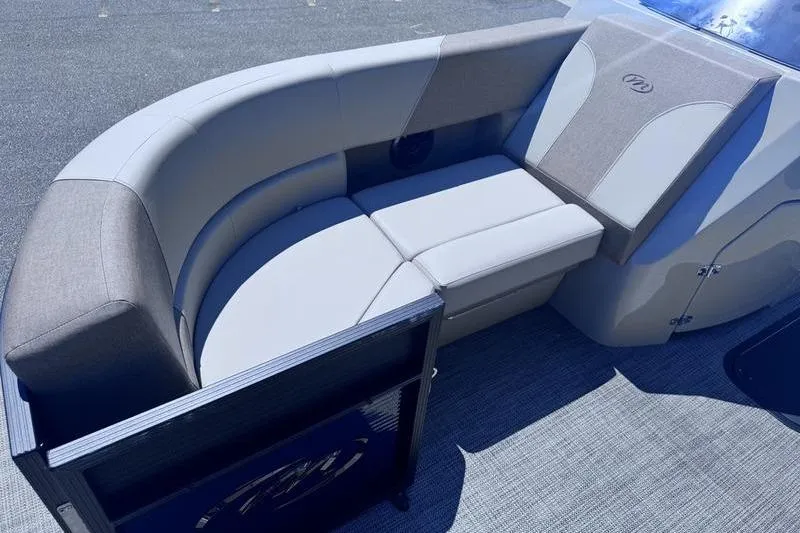 Slide: The Image of Luxurious seating on 2027 Manitou Aurora 23 RF SHP pontoon boat. - 22