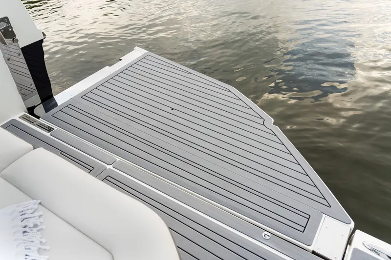 Slide: The Image of Sea Ray SLX 400 2026 - 11