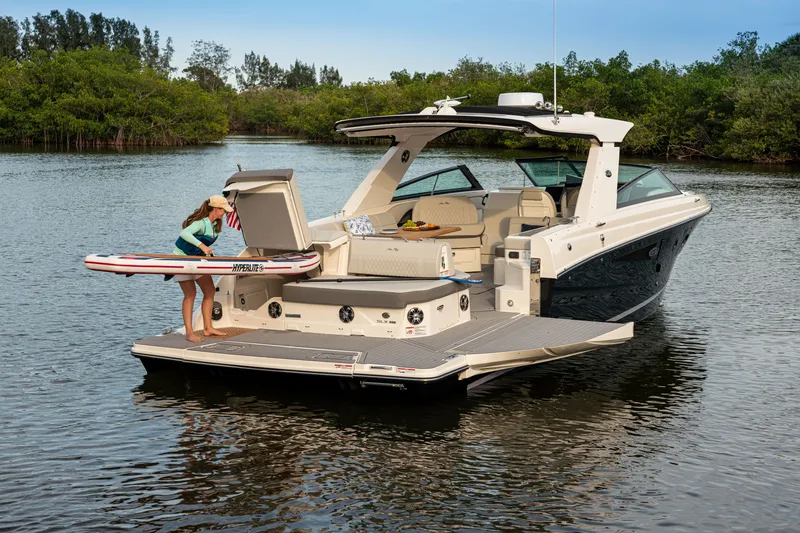Slide: The Image of Sea Ray SLX 400 2026 - 7