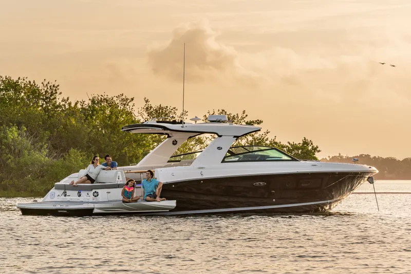 Slide: The Image of Sea Ray SLX 400 2026 - 58