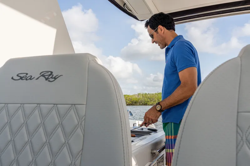 Slide: The Image of Sea Ray SLX 400 2026 - 46