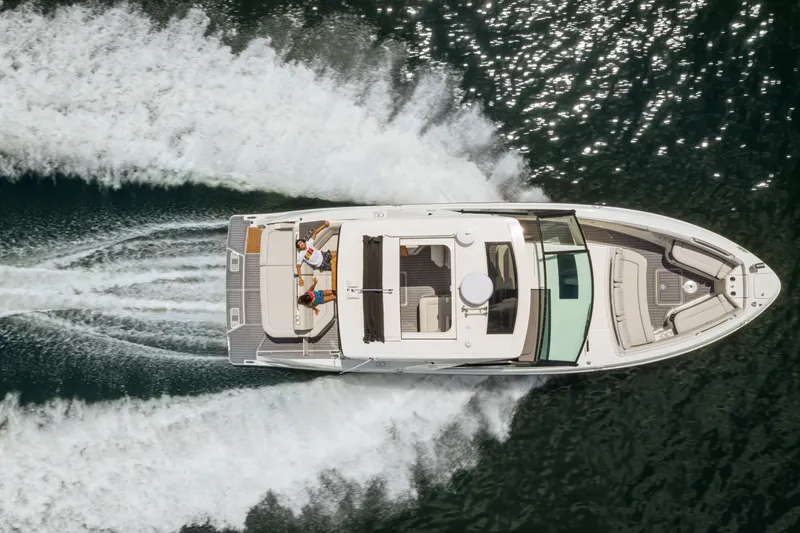 Slide: The Image of Sea Ray SLX 400 2026 - 5