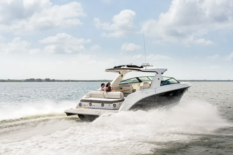 Slide: The Image of Sea Ray SLX 400 2026 - 2