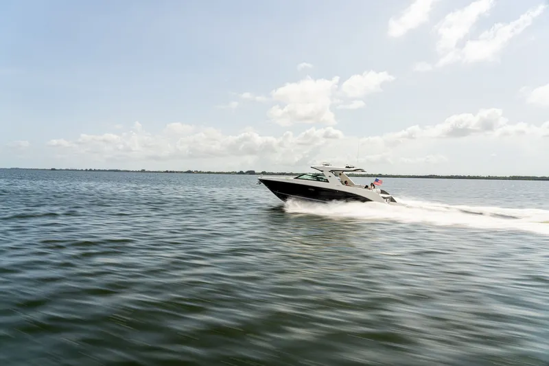 Slide: The Image of Sea Ray SLX 400 2026 - 65