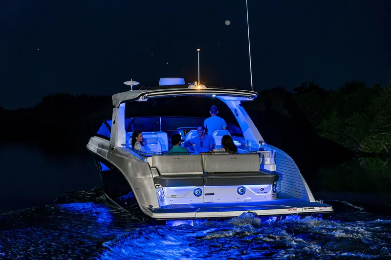 Slide: The Image of Sea Ray SLX 400 2026 - 48