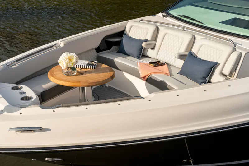 Slide: The Image of Sea Ray SLX 400 2026 - 34
