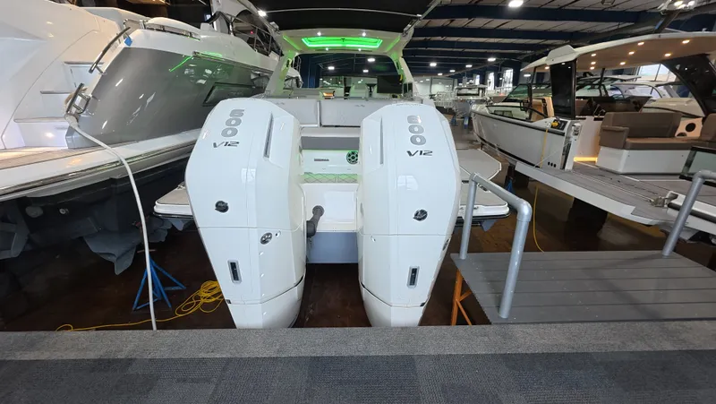 Slide: The Image of Sea Ray SLX 400 Outboard 2026 - 3