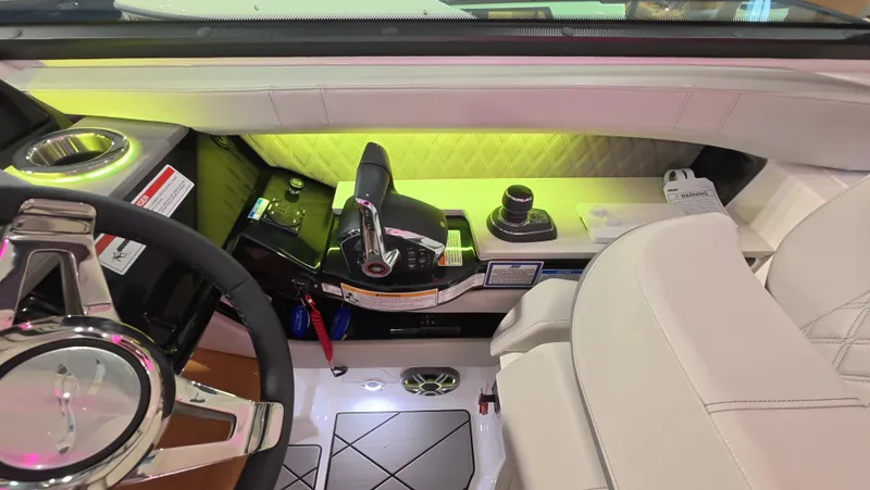 Slide: The Image of Sea Ray SLX 400 Outboard 2026 - 20
