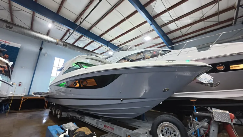 Slide: The Image of Sea Ray SLX 400 Outboard 2026 - 1