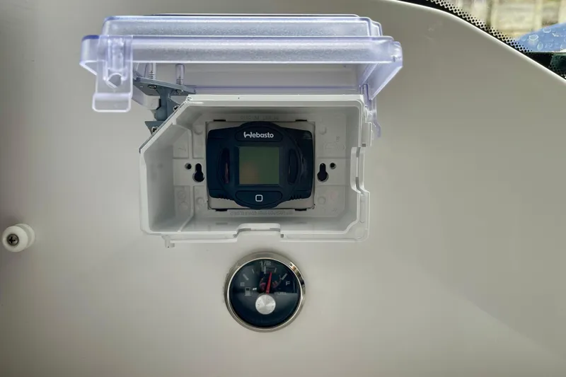 Slide: The Image of Control panel and gauge on 2023 Jeanneau NC Weekender 895 boat. - 29