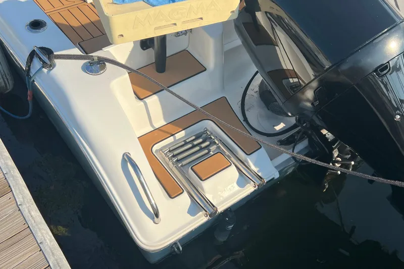 Slide: The Image of 2019 Sea Hunt Ultra 234 boat stern with motor and swim platform. - 3