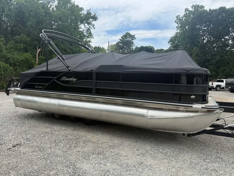Slide: The Image of Bentley Pontoons Legacy 223 Swingback 2027 - 15