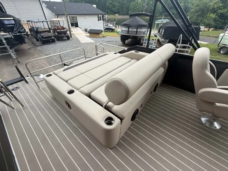 Slide: The Image of Bentley Pontoons Legacy 223 Swingback 2027 - 11