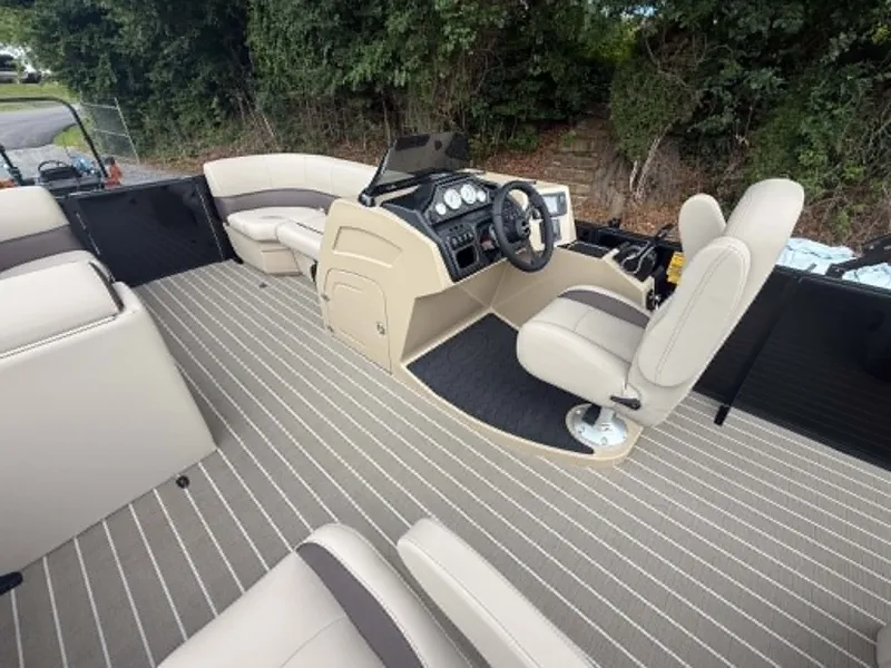 Slide: The Image of Bentley Pontoons Legacy 223 Swingback 2027 - 5