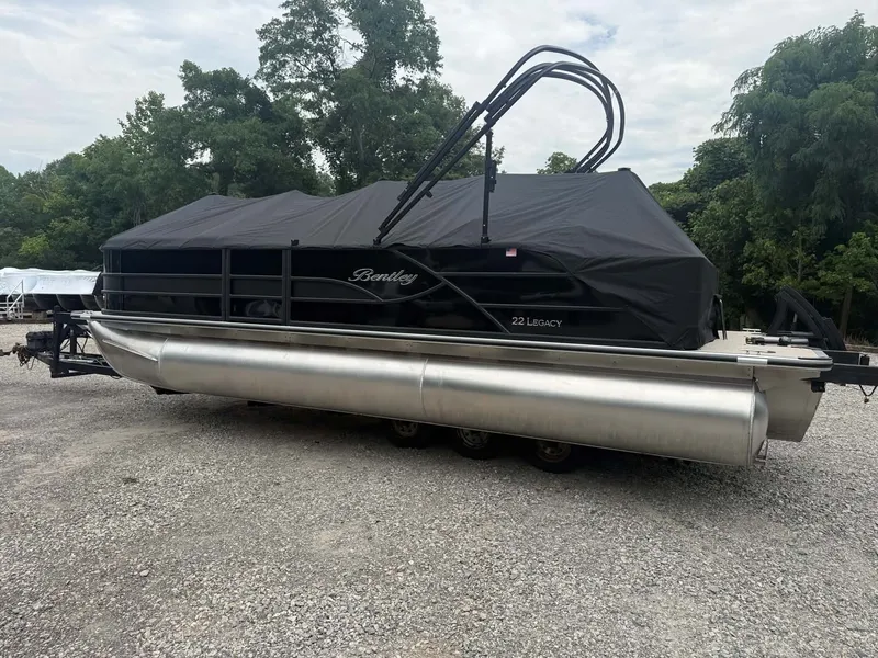 Slide: The Image of Bentley Pontoons Legacy 223 Swingback 2027 - 13