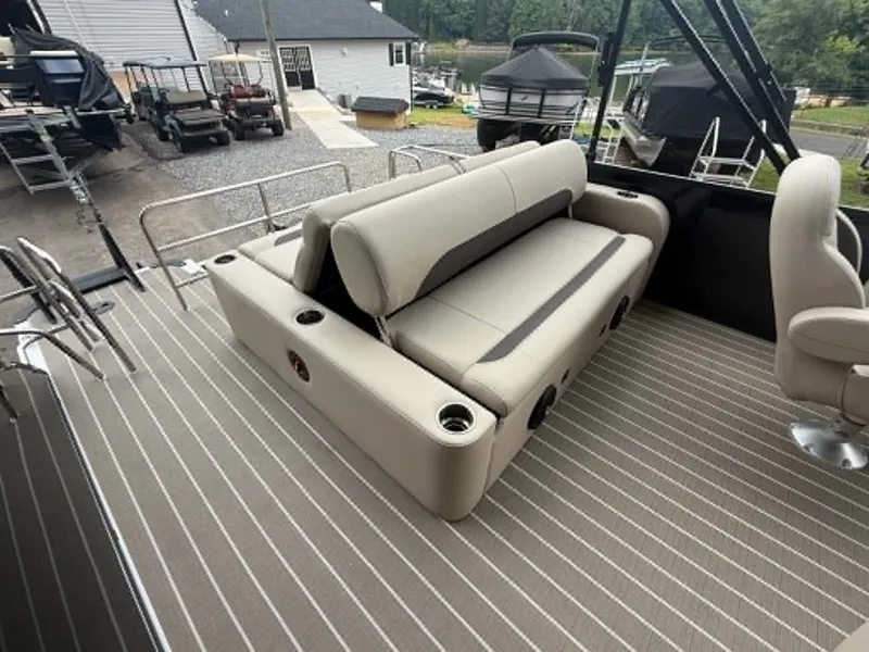 Slide: The Image of Bentley Pontoons Legacy 223 Swingback 2027 - 8