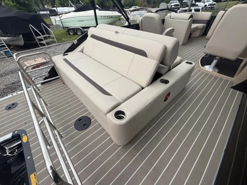 Slide: The Image of Bentley Pontoons Legacy 223 Swingback 2027 - 9
