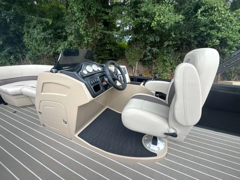 Slide: The Image of Bentley Pontoons Legacy 223 Swingback 2027 - 16