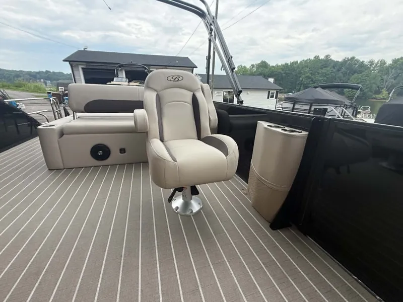 Slide: The Image of Bentley Pontoons Legacy 223 Swingback 2027 - 19