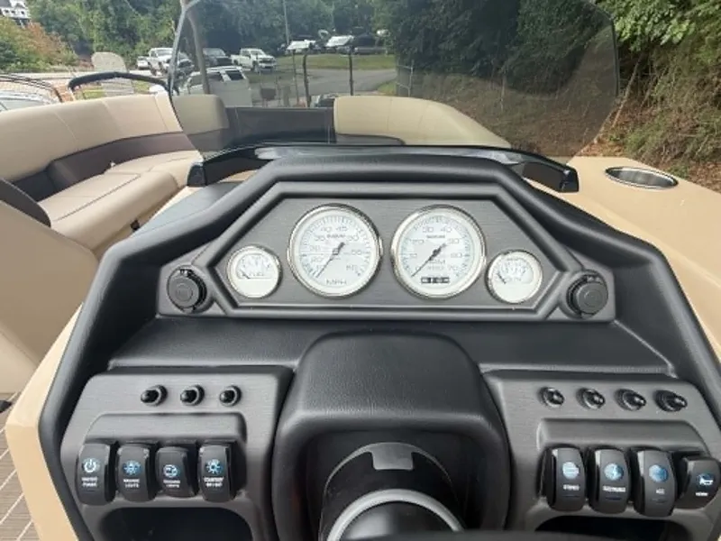 Slide: The Image of Bentley Pontoons Legacy 223 Swingback 2027 - 10