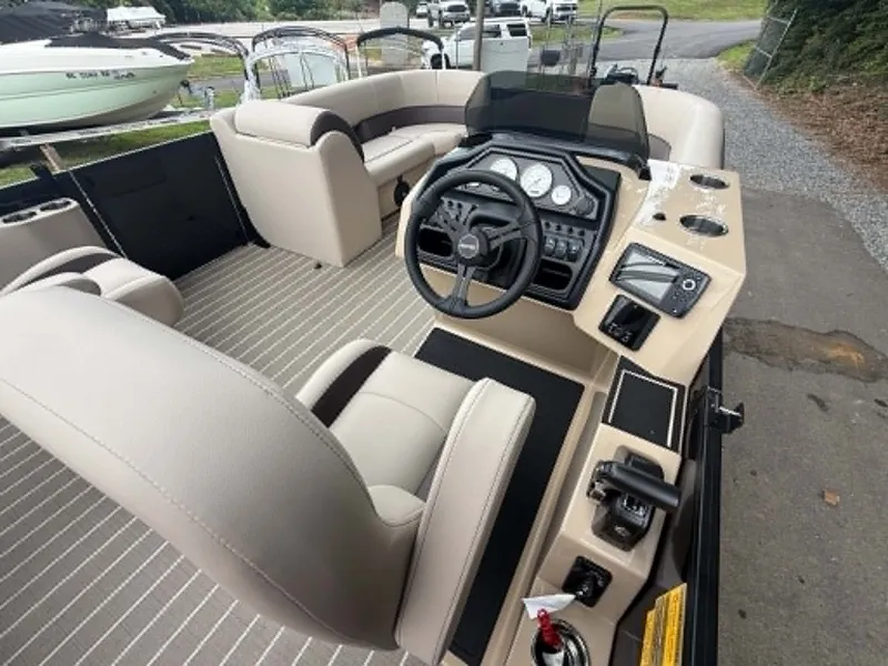 Slide: The Image of Bentley Pontoons Legacy 223 Swingback 2027 - 7