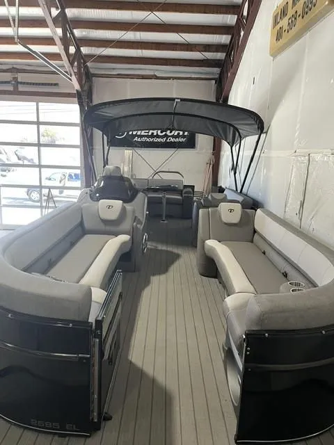 Slide: The Image of Tahoe Cascade - 25 FT Elite 2024 - 6