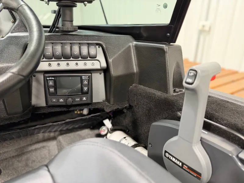 Slide: The Image of Close-up of the helm area in an Alumacraft Competitor Shadow 175 Sport boat. - 19