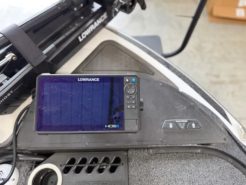 Slide: The Image of A Lowrance fish finder on a Nitro Z20 Pro boat. - 10