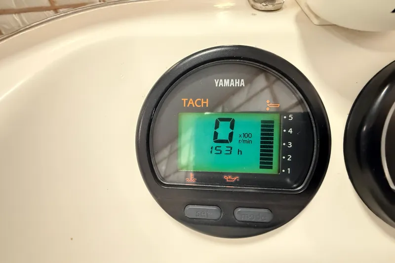 Slide: The Image of Yamaha tachometer display on 2014 Walker Bay Generation 450 DLX boat, showing 153 hours. - 20