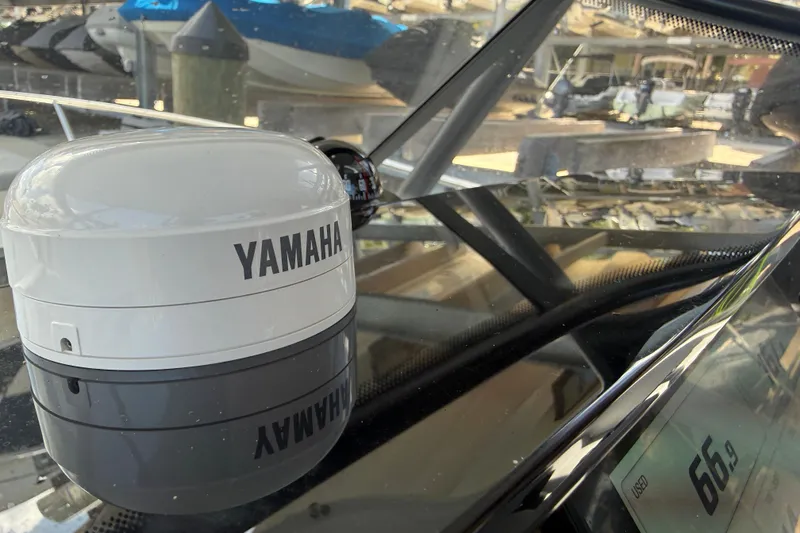 Slide: The Image of Yamaha marine equipment on Jeanneau Leader 7.5 CC, 2020 model, with digital display. - 22