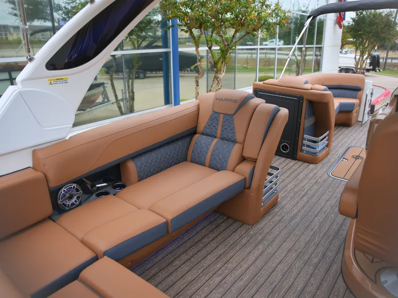 Slide: The Image of Harris Grand Mariner 250 2027 - 15