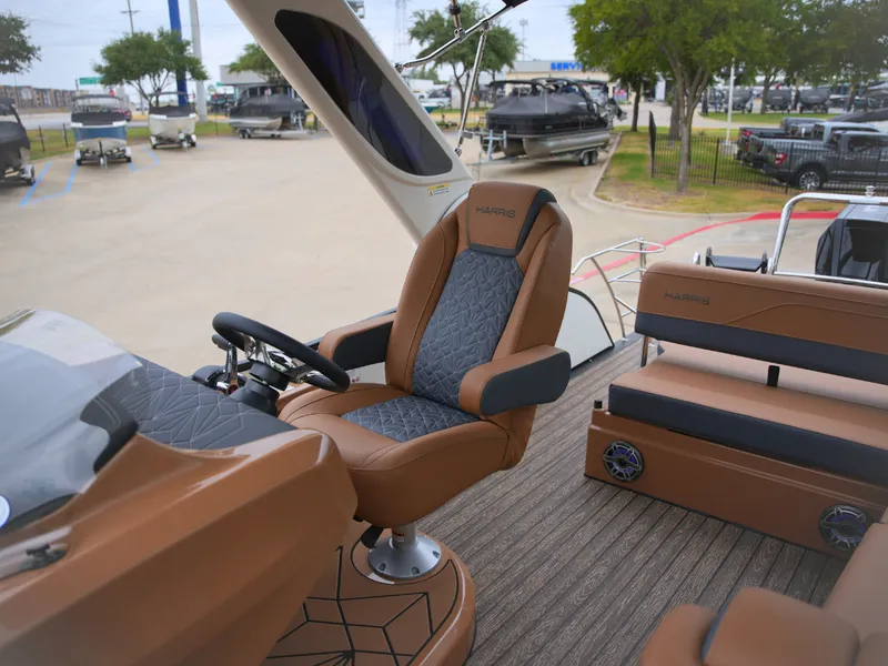 Slide: The Image of Harris Grand Mariner 250 2027 - 19