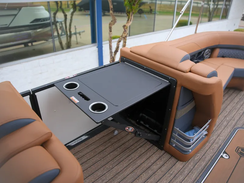 Slide: The Image of Harris Grand Mariner 250 2027 - 27