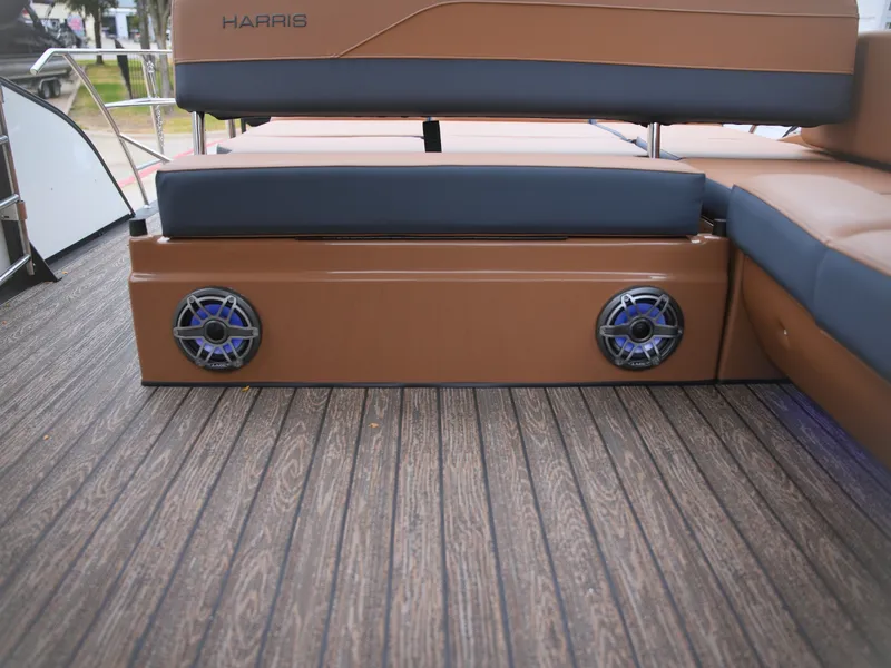 Slide: The Image of Harris Grand Mariner 250 2027 - 14
