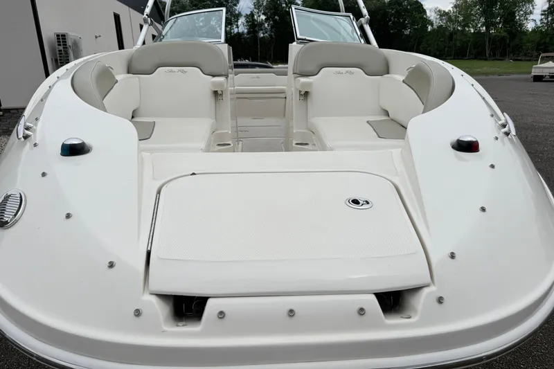 Slide: The Image of 2007 Sea Ray 260 Sundeck boat with spacious seating and open deck design. - 10