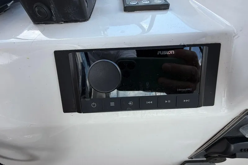 Slide: The Image of Fusion audio system on 2005 Ocean Alexander 48 Altus yacht dashboard. - 68