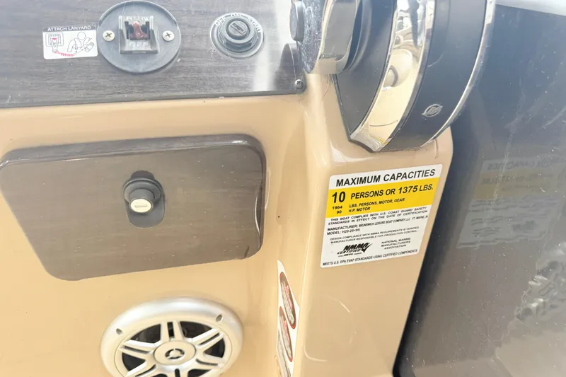 Slide: The Image of Control panel of a 2017 Harris Super Sunliner 200 boat, showing capacity label. - 12