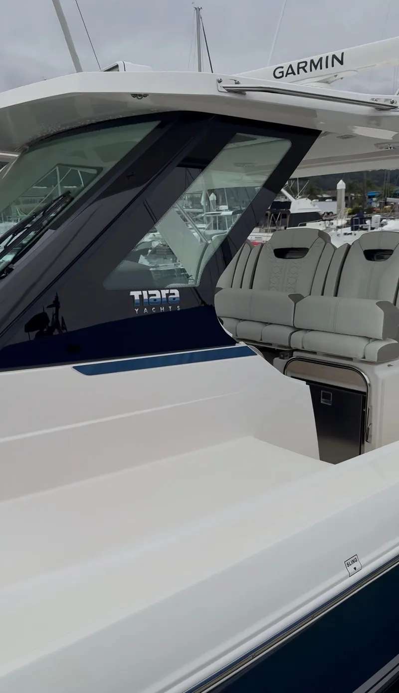 Slide: The Image of Tiara 34 LS 2024 - 22