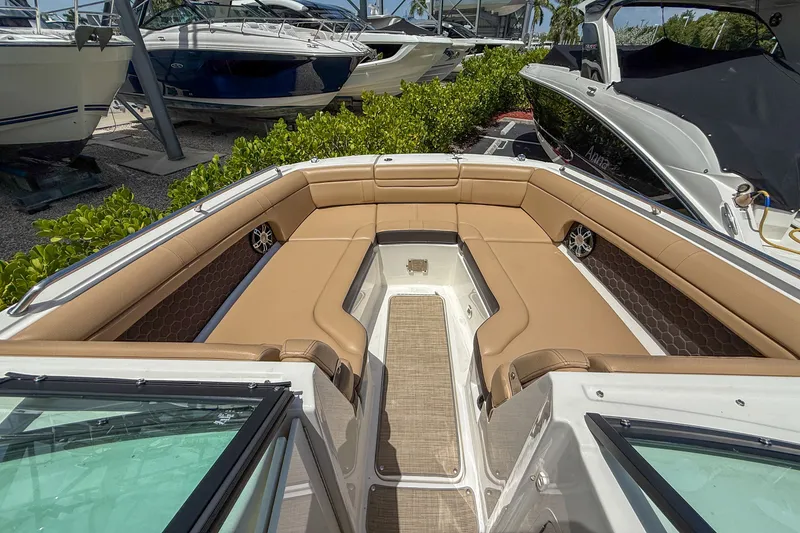 Slide: The Image of Sea Ray SDX 270 Outboard 2019 - 16