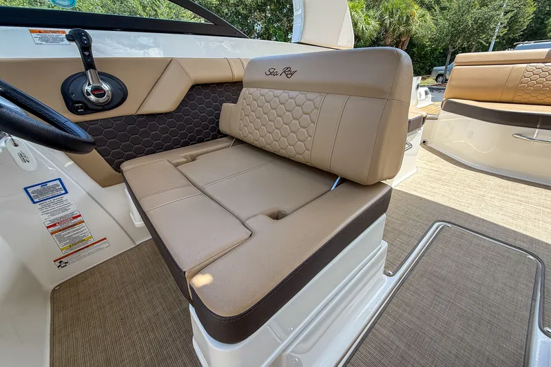 Slide: The Image of Sea Ray SDX 270 Outboard 2019 - 13