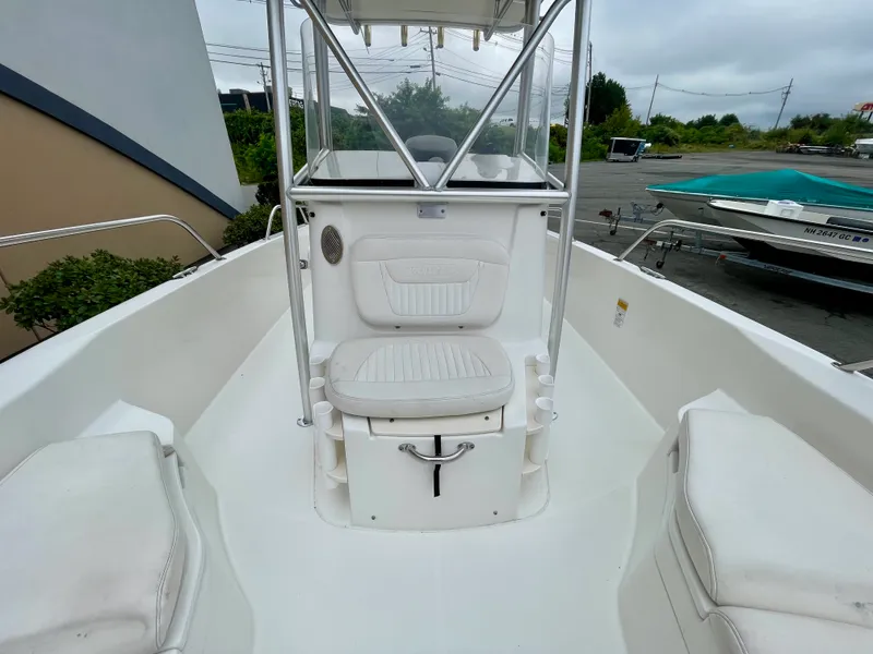 Slide: The Image of Boston Whaler 230 DAUNTLESS 2013 - 17
