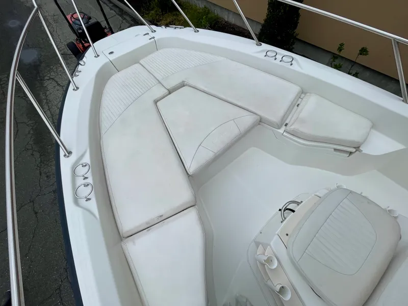 Slide: The Image of Boston Whaler 230 DAUNTLESS 2013 - 15